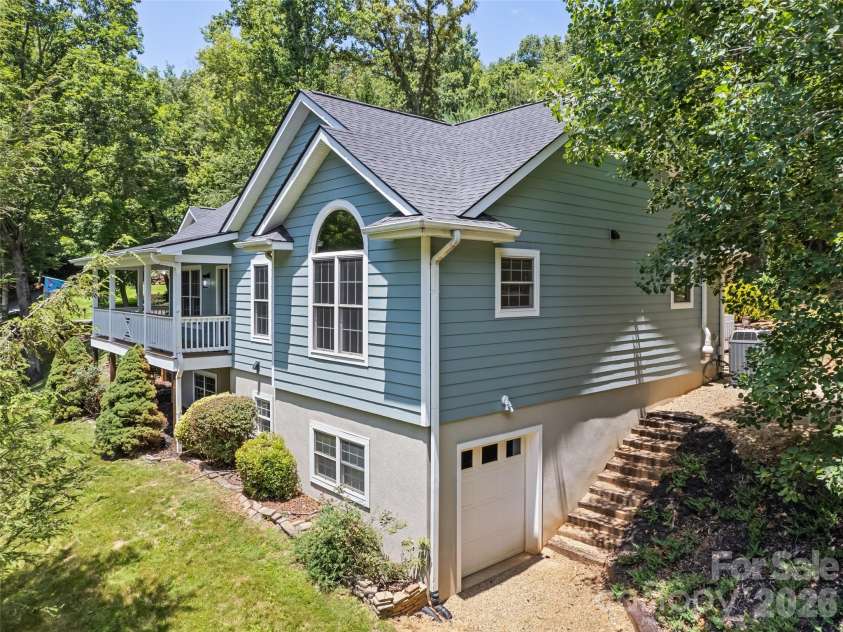 4 Leisure Wood Drive, Canton, NC 28716.  MLS# CAR4400086, YatesRealty ID 38293. 
