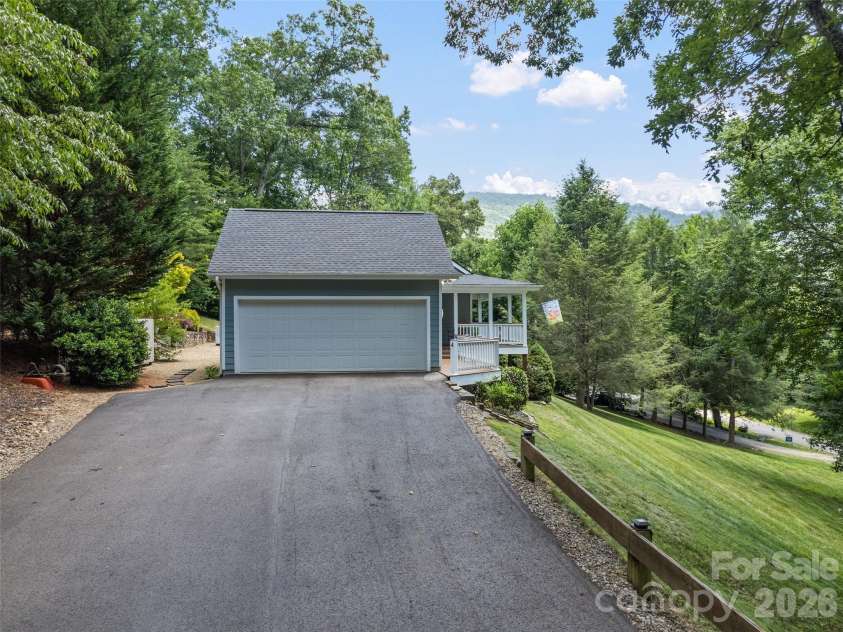 4 Leisure Wood Drive, Canton, NC 28716.  MLS# CAR4400086, YatesRealty ID 38293. 
