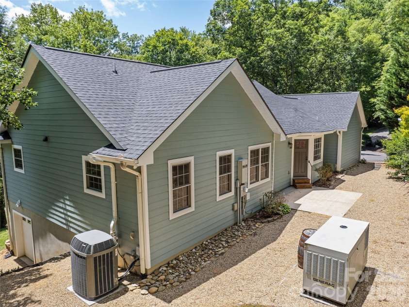 4 Leisure Wood Drive, Canton, NC 28716.  MLS# CAR4400086, YatesRealty ID 38293. 