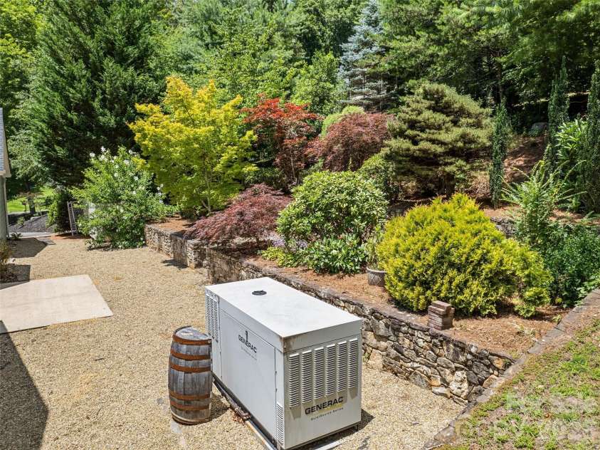 4 Leisure Wood Drive, Canton, NC 28716.  MLS# CAR4400086, YatesRealty ID 38293. 
