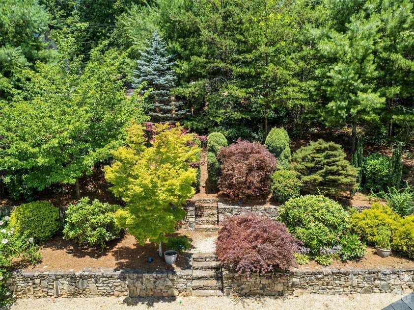 4 Leisure Wood Drive, Canton, NC 28716.  MLS# CAR4400086, YatesRealty ID 38293. 