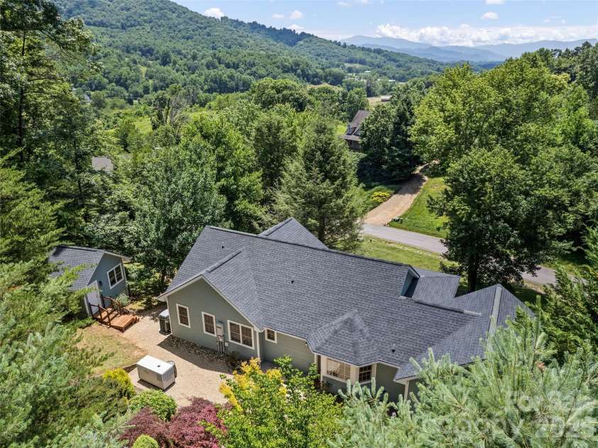 4 Leisure Wood Drive, Canton, NC 28716.  MLS# CAR4400086, YatesRealty ID 38293. 