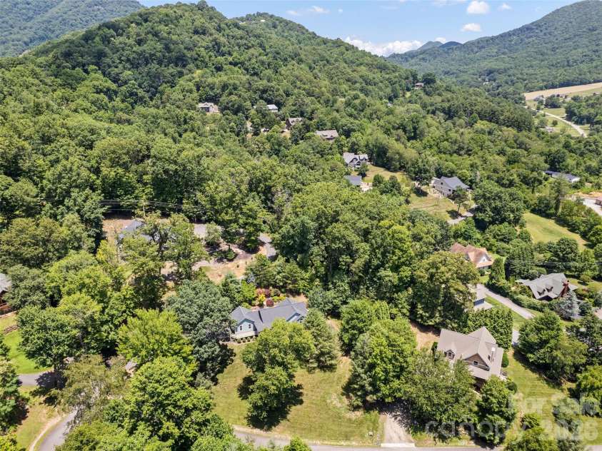 4 Leisure Wood Drive, Canton, NC 28716.  MLS# CAR4400086, YatesRealty ID 38293. 