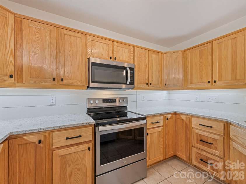 4 Leisure Wood Drive, Canton, NC 28716.  MLS# CAR4400086, YatesRealty ID 38293. 