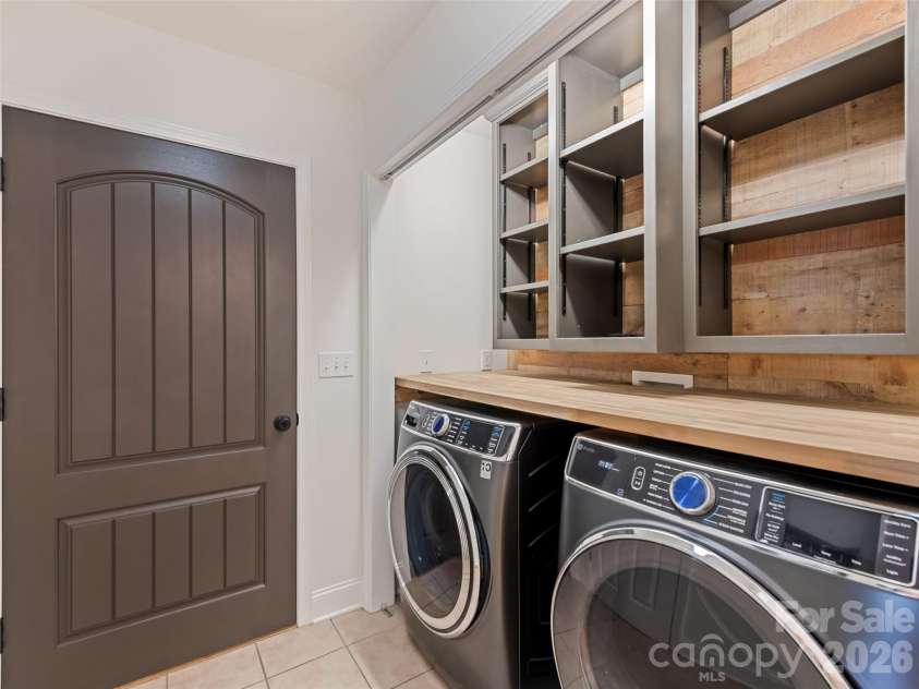 4 Leisure Wood Drive, Canton, NC 28716.  MLS# CAR4400086, YatesRealty ID 38293. 