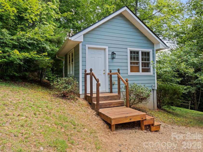 4 Leisure Wood Drive, Canton, NC 28716.  MLS# CAR4400086, YatesRealty ID 38293. 