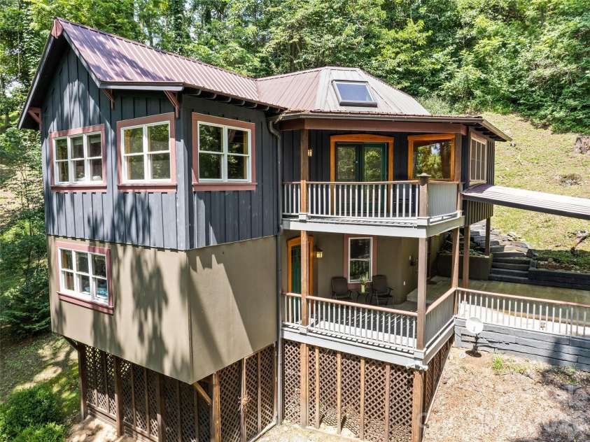 145 Hiaway Trail, Clyde, NC 28721.  MLS# CAR4401337, YatesRealty ID 38295. 