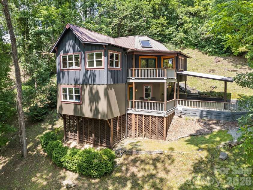 145 Hiaway Trail, Clyde, NC 28721.  MLS# CAR4401337, YatesRealty ID 38295. 