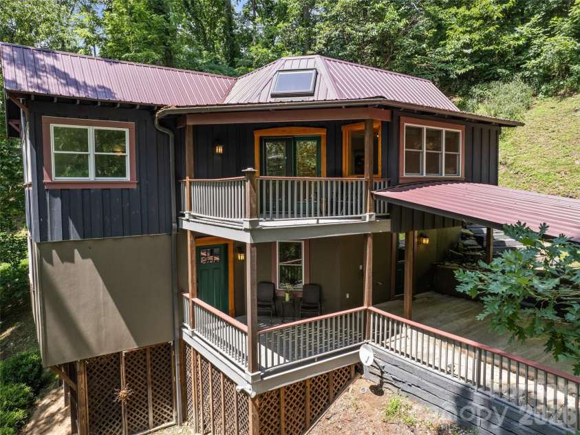 145 Hiaway Trail, Clyde, NC 28721.  MLS# CAR4401337, YatesRealty ID 38295. 