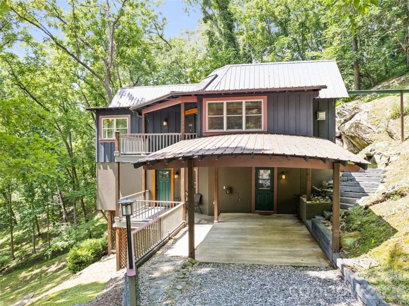 145 Hiaway Trail, Clyde, NC 28721.  MLS# CAR4401337, YatesRealty ID 38295. 
