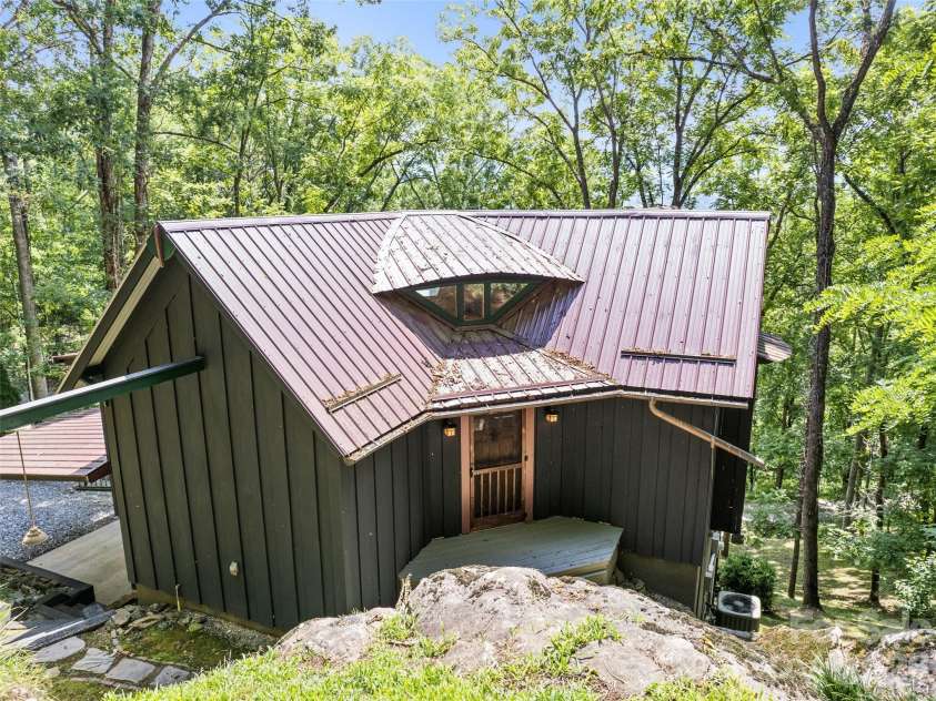 145 Hiaway Trail, Clyde, NC 28721.  MLS# CAR4401337, YatesRealty ID 38295. 