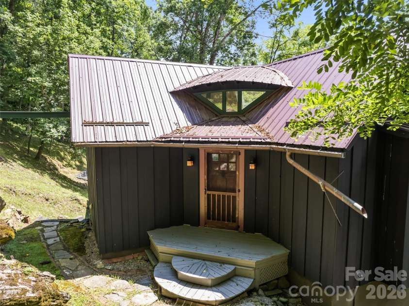 145 Hiaway Trail, Clyde, NC 28721.  MLS# CAR4401337, YatesRealty ID 38295. 