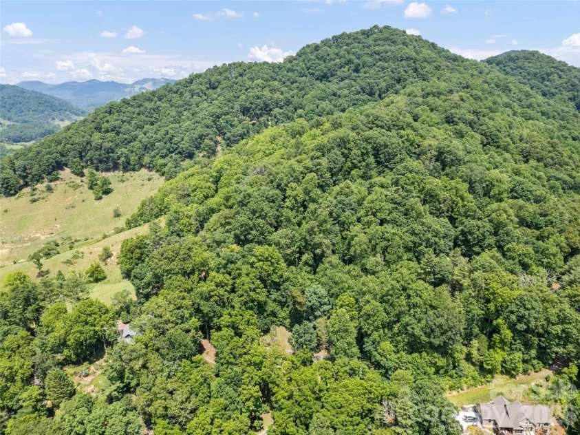 145 Hiaway Trail, Clyde, NC 28721.  MLS# CAR4401337, YatesRealty ID 38295. 