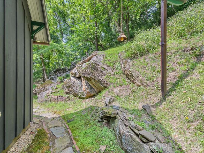 145 Hiaway Trail, Clyde, NC 28721.  MLS# CAR4401337, YatesRealty ID 38295. 