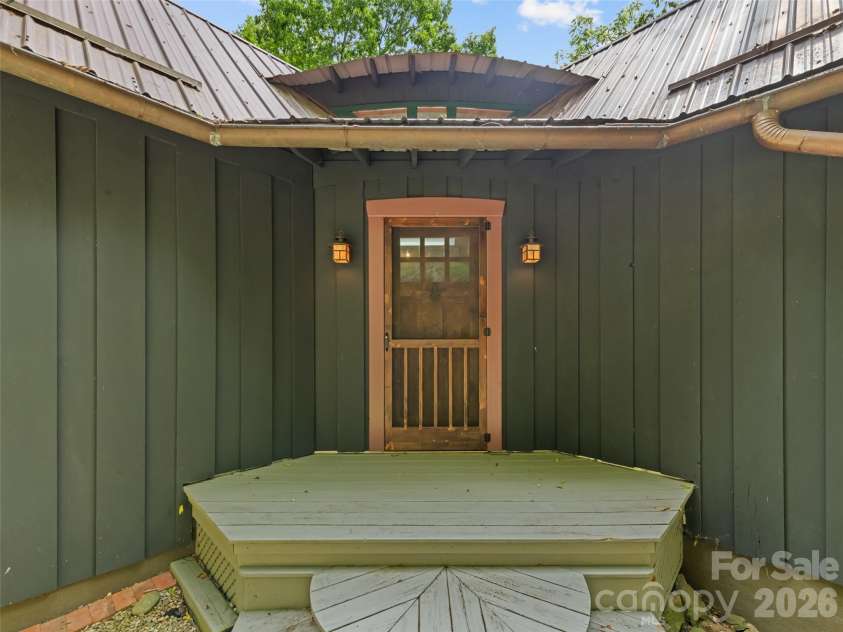 145 Hiaway Trail, Clyde, NC 28721.  MLS# CAR4401337, YatesRealty ID 38295. 