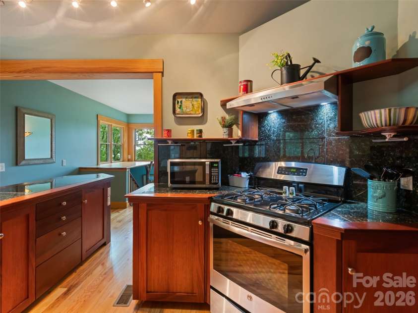 145 Hiaway Trail, Clyde, NC 28721.  MLS# CAR4401337, YatesRealty ID 38295. 