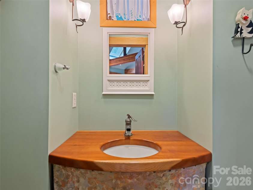 145 Hiaway Trail, Clyde, NC 28721.  MLS# CAR4401337, YatesRealty ID 38295. 