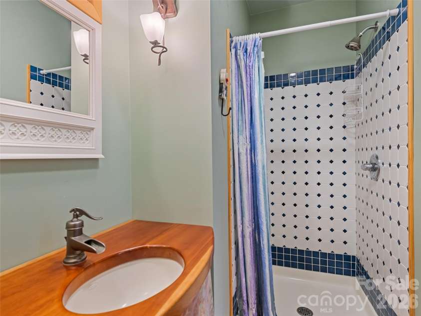 145 Hiaway Trail, Clyde, NC 28721.  MLS# CAR4401337, YatesRealty ID 38295. 