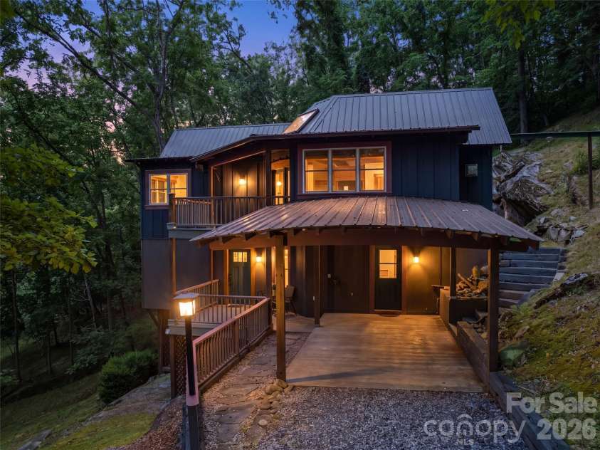 145 Hiaway Trail, Clyde, NC 28721.  MLS# CAR4401337, YatesRealty ID 38295. 