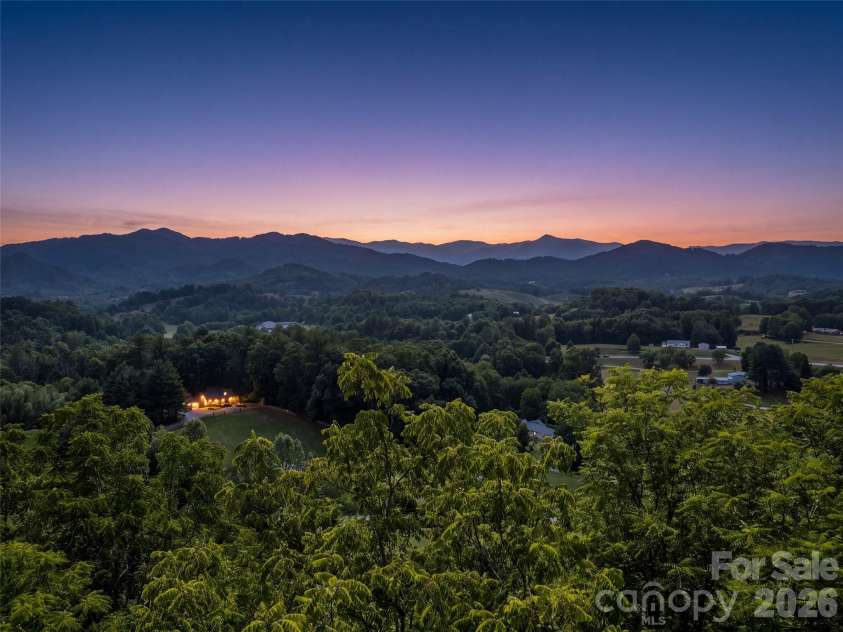 145 Hiaway Trail, Clyde, NC 28721.  MLS# CAR4401337, YatesRealty ID 38295. 