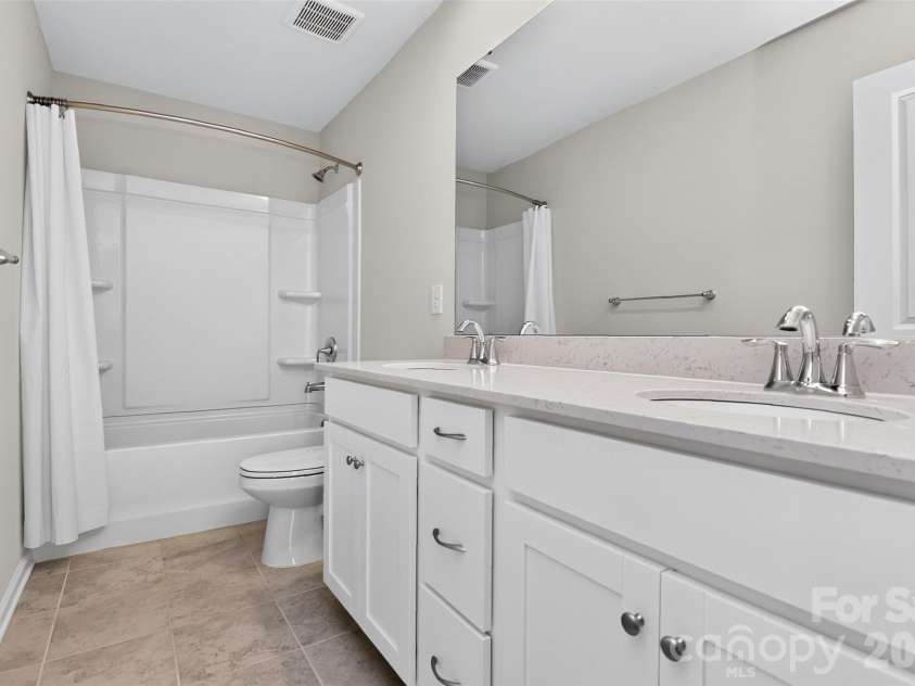 17504 Terryglass Lane, Charlotte, NC 28278.  MLS# CAR4397846, YatesRealty ID 38296. Hallway Bath #2