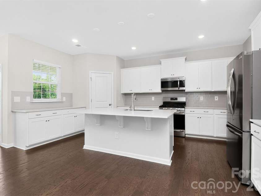 17504 Terryglass Lane, Charlotte, NC 28278.  MLS# CAR4397846, YatesRealty ID 38296. Kitchen