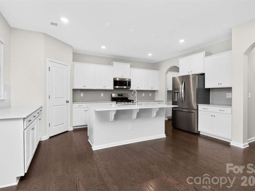 17504 Terryglass Lane, Charlotte, NC 28278.  MLS# CAR4397846, YatesRealty ID 38296. Kitchen