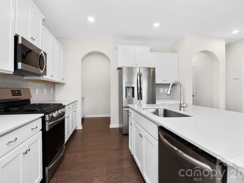 17504 Terryglass Lane, Charlotte, NC 28278.  MLS# CAR4397846, YatesRealty ID 38296. Kitchen