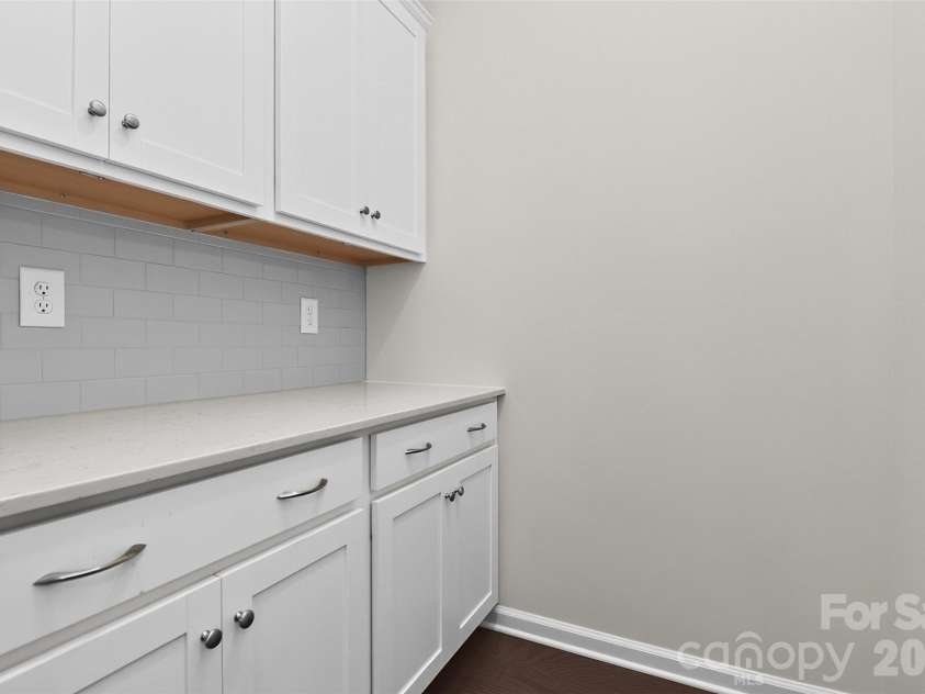 17504 Terryglass Lane, Charlotte, NC 28278.  MLS# CAR4397846, YatesRealty ID 38296. Kitchen