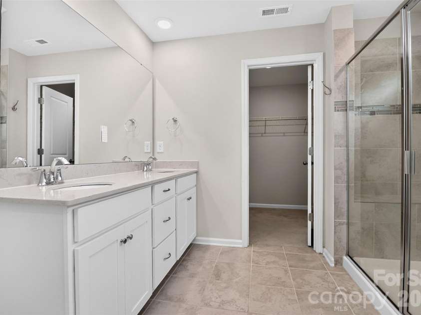 17504 Terryglass Lane, Charlotte, NC 28278.  MLS# CAR4397846, YatesRealty ID 38296. Primary Bath