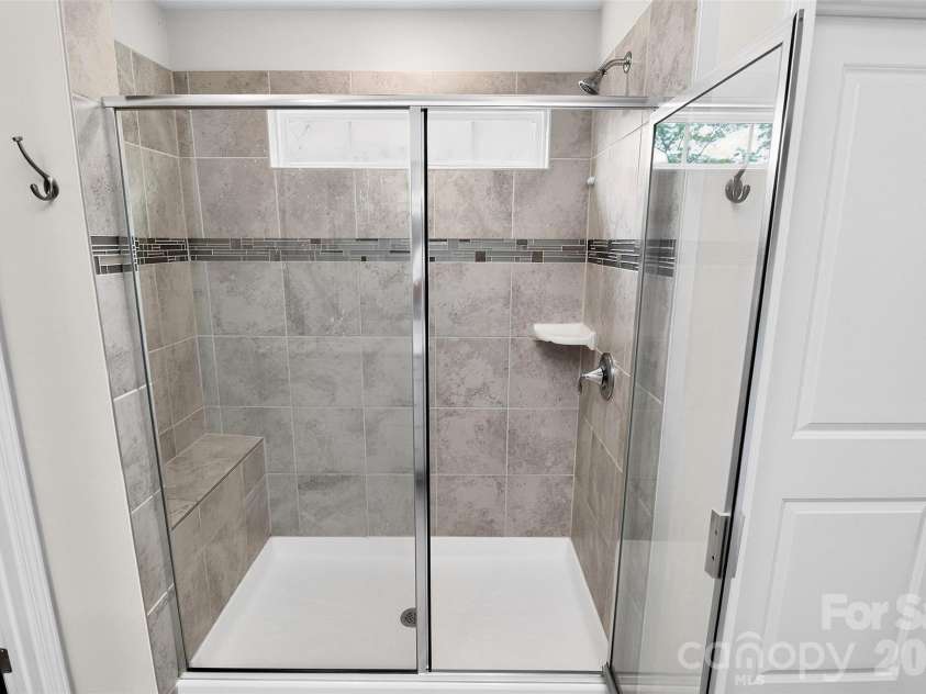 17504 Terryglass Lane, Charlotte, NC 28278.  MLS# CAR4397846, YatesRealty ID 38296. Primary Bath
