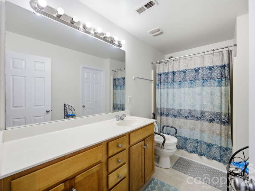 3504 Dominion Green Drive, Charlotte, NC 28269.  MLS# CAR4373828, YatesRealty ID 38297. 2nd Bath