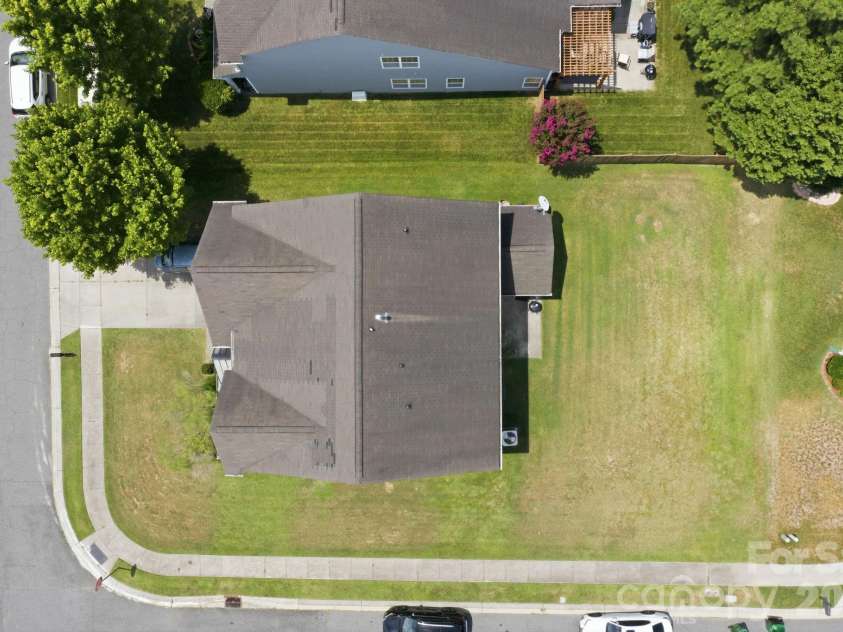 3504 Dominion Green Drive, Charlotte, NC 28269.  MLS# CAR4373828, YatesRealty ID 38297. 