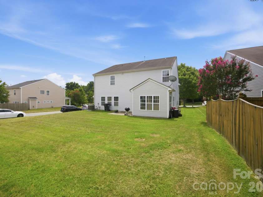 3504 Dominion Green Drive, Charlotte, NC 28269.  MLS# CAR4373828, YatesRealty ID 38297. 