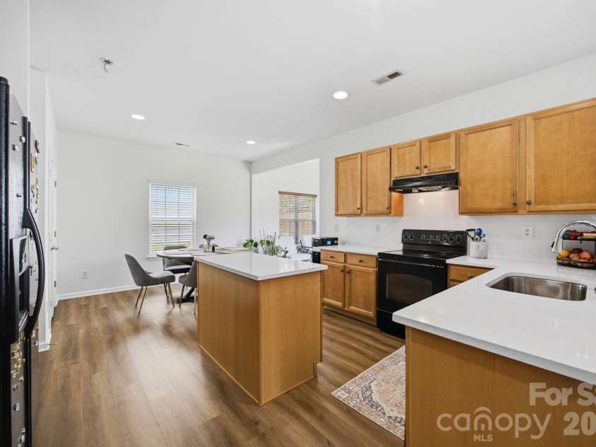 3504 Dominion Green Drive, Charlotte, NC 28269.  MLS# CAR4373828, YatesRealty ID 38297. Functional Kitchen