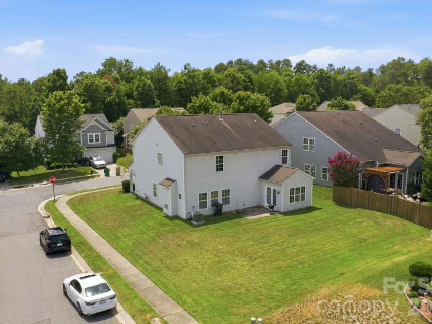 3504 Dominion Green Drive, Charlotte, NC 28269.  MLS# CAR4373828, YatesRealty ID 38297. Large backyard