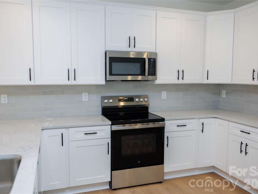 107 Abbington Lane, Shelby, NC 28150.  MLS# CAR4430999, YatesRealty ID 38298. Kitchen
