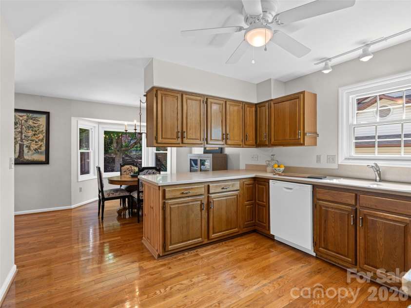 8 Park Avenue, Asheville, NC 28803.  MLS# CAR4400850, YatesRealty ID 38299. 