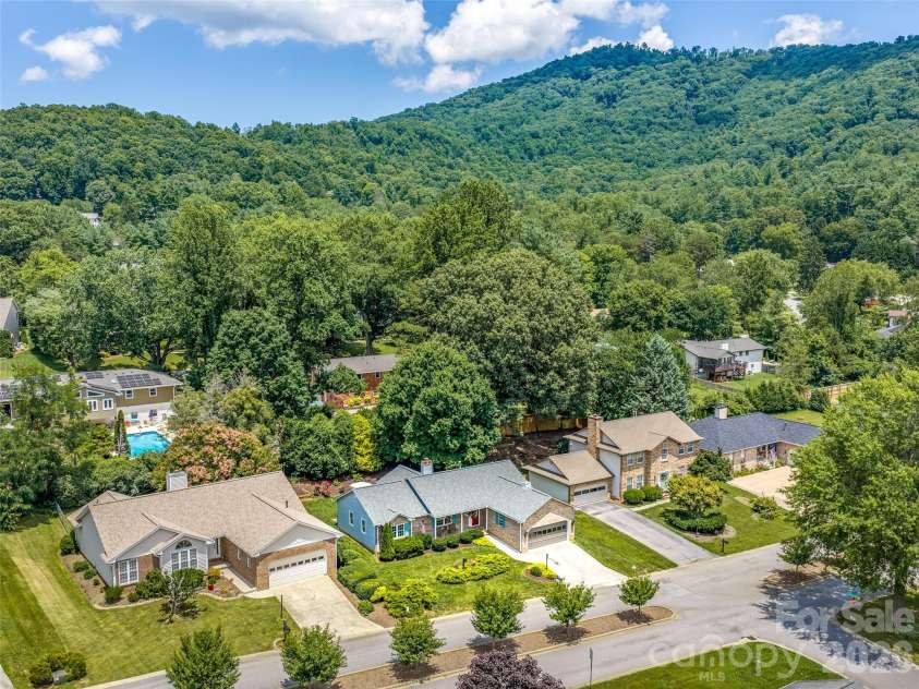 8 Park Avenue, Asheville, NC 28803.  MLS# CAR4400850, YatesRealty ID 38299. 