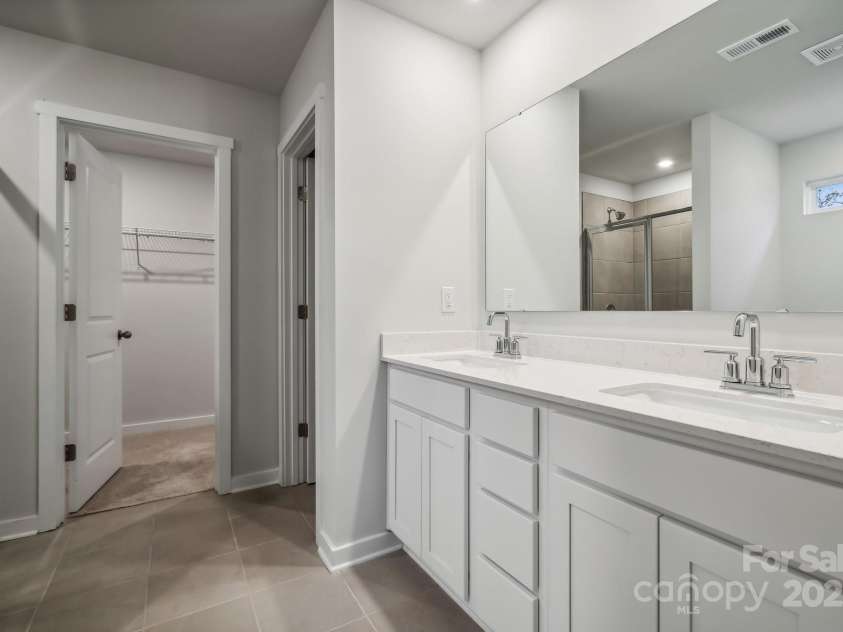 331 Bezelle Avenue, York, SC 29745.  MLS# CAR4204213, YatesRealty ID 383. Primary Bath