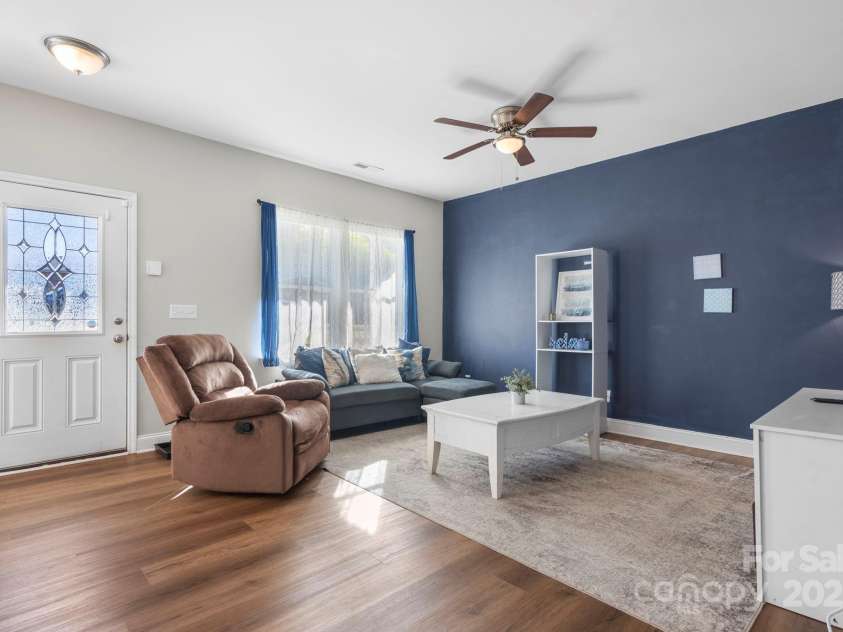 402 2nd Street, Hickory, NC 28602.  MLS# CAR4304889, YatesRealty ID 383. 