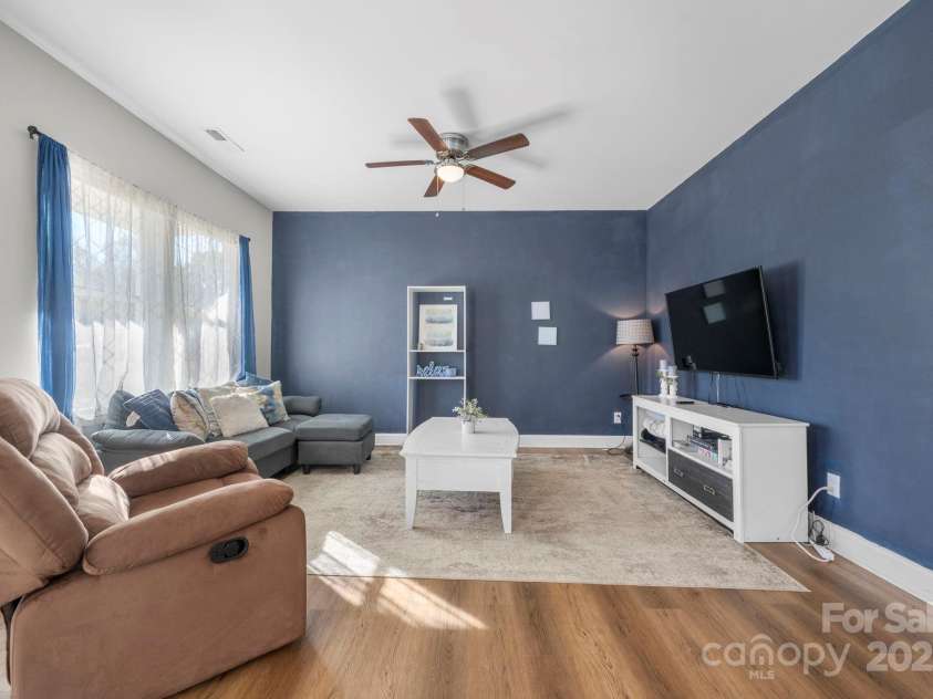 402 2nd Street, Hickory, NC 28602.  MLS# CAR4304889, YatesRealty ID 383. 