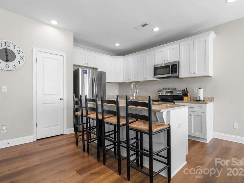 402 2nd Street, Hickory, NC 28602.  MLS# CAR4304889, YatesRealty ID 383. 