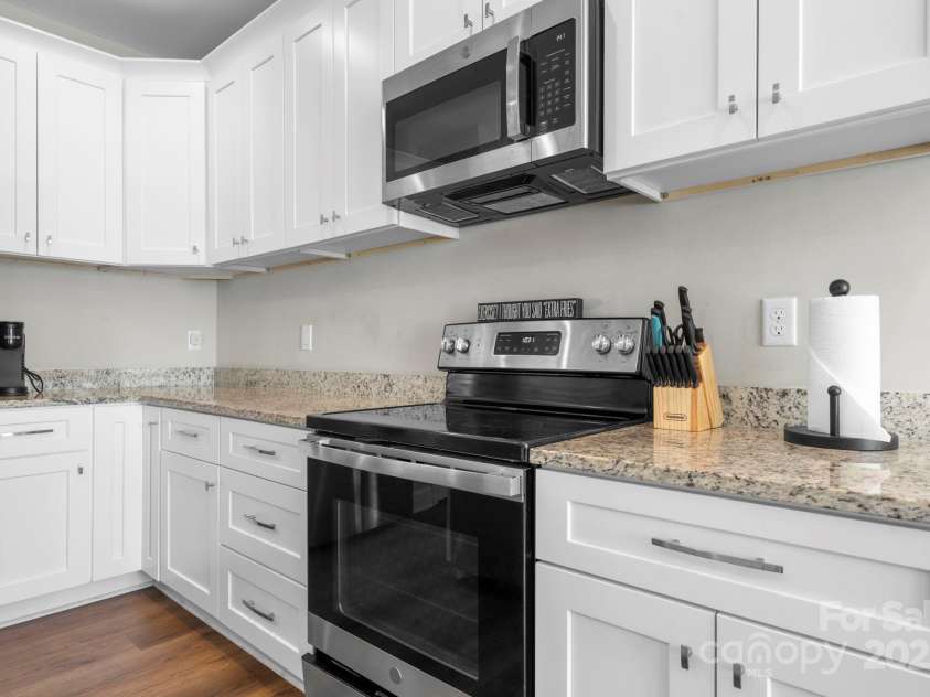 402 2nd Street, Hickory, NC 28602.  MLS# CAR4304889, YatesRealty ID 383. 