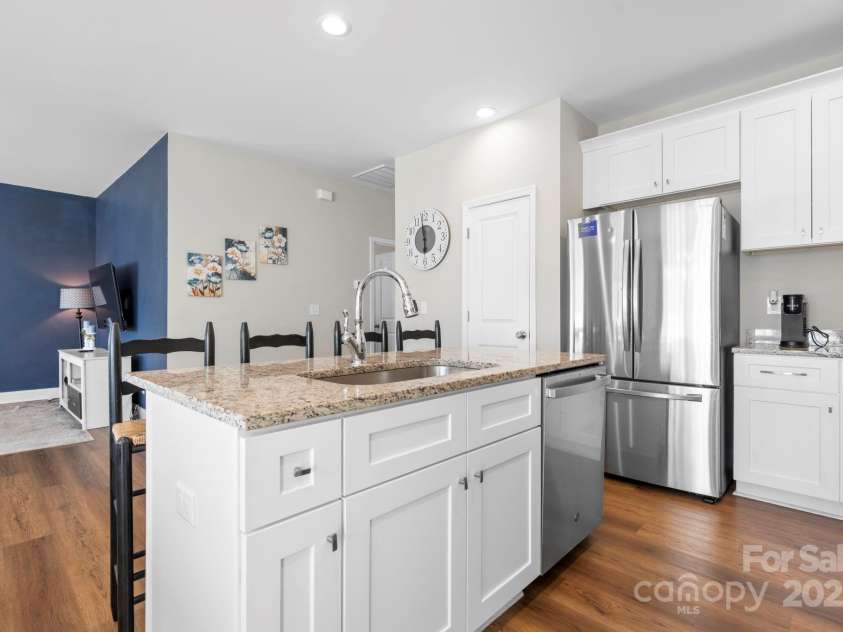 402 2nd Street, Hickory, NC 28602.  MLS# CAR4304889, YatesRealty ID 383. 