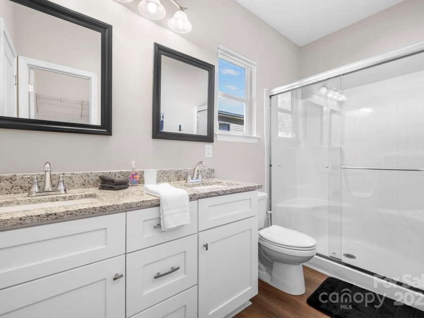 402 2nd Street, Hickory, NC 28602.  MLS# CAR4304889, YatesRealty ID 383. 