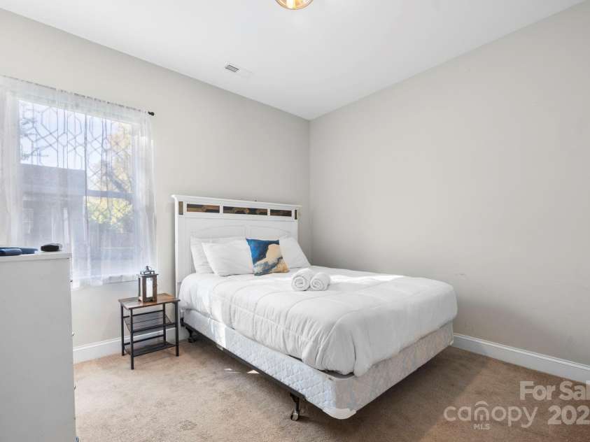 402 2nd Street, Hickory, NC 28602.  MLS# CAR4304889, YatesRealty ID 383. 