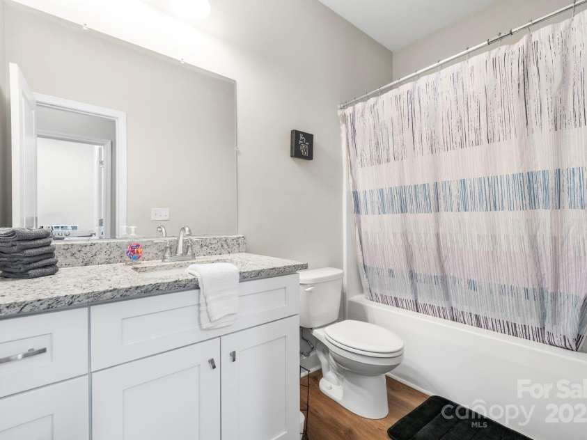 402 2nd Street, Hickory, NC 28602.  MLS# CAR4304889, YatesRealty ID 383. 