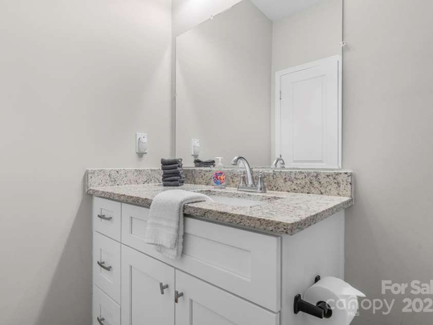 402 2nd Street, Hickory, NC 28602.  MLS# CAR4304889, YatesRealty ID 383. 