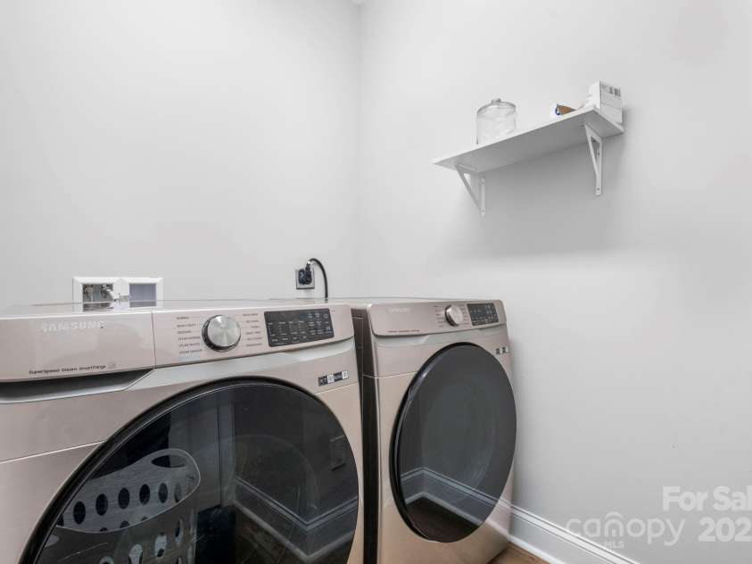 402 2nd Street, Hickory, NC 28602.  MLS# CAR4304889, YatesRealty ID 383. 